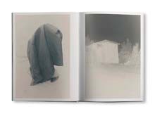 Shelf [シェルフは、写真集を中心とした洋書を専門に扱うブック